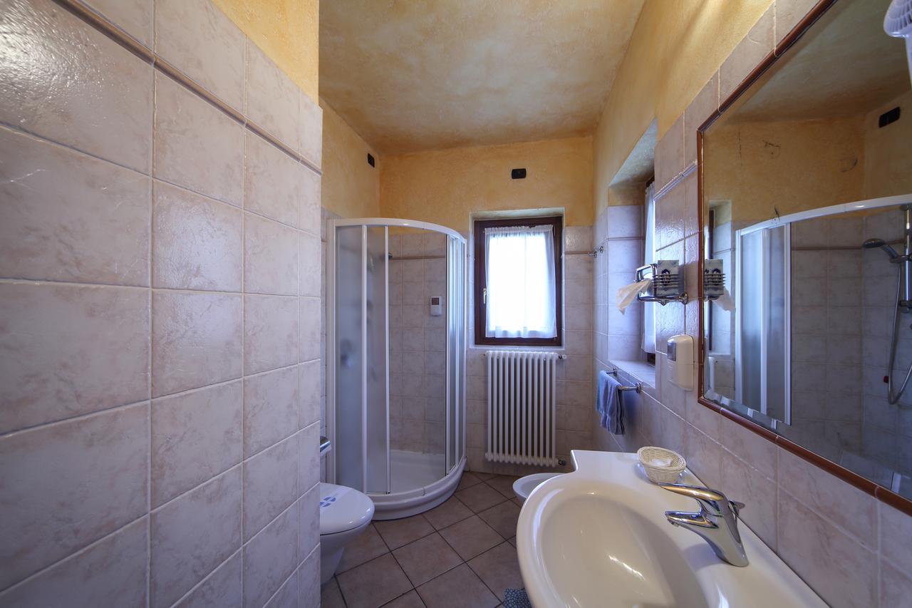 Albergo Ristorante Conca Azzurra Colico Esterno foto