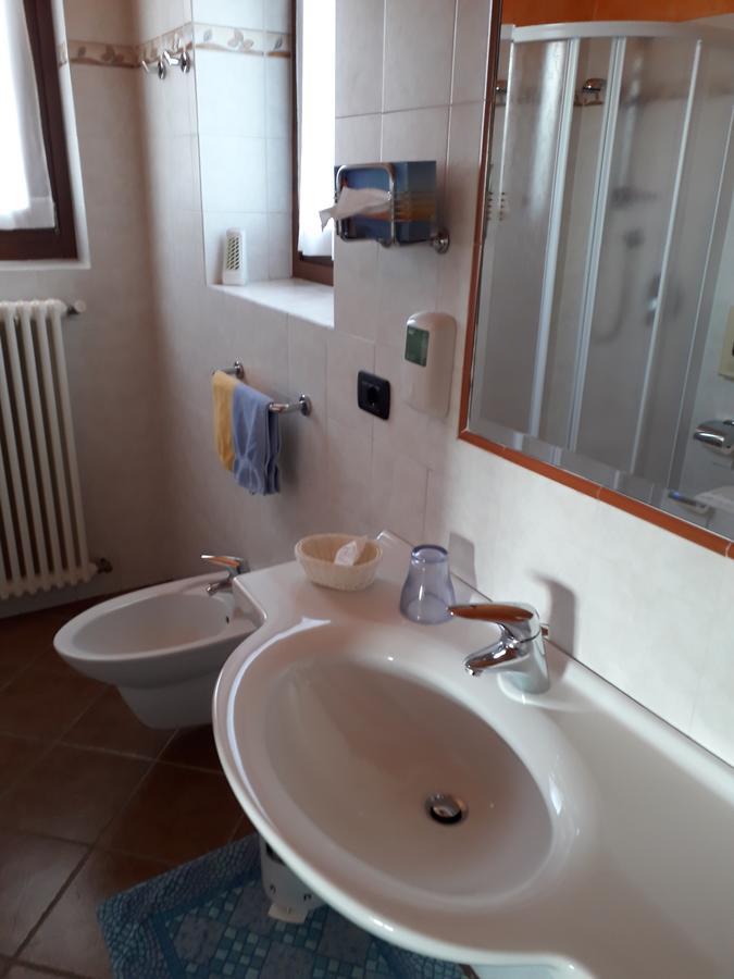 Albergo Ristorante Conca Azzurra Colico Camera foto