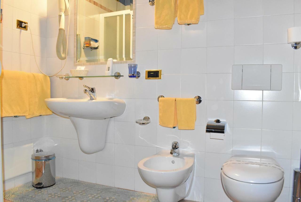 Albergo Ristorante Conca Azzurra Colico Esterno foto