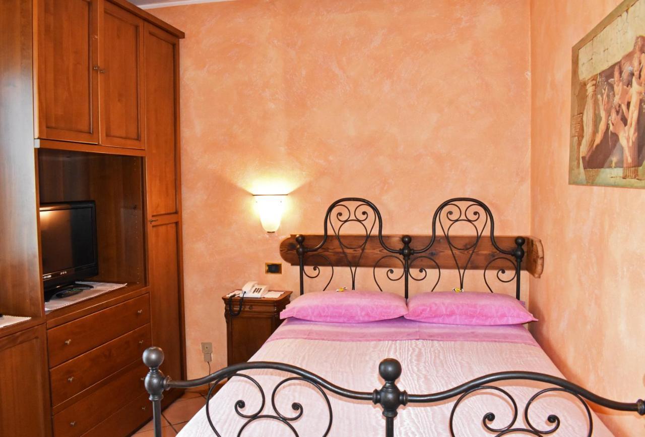 Albergo Ristorante Conca Azzurra Colico Esterno foto